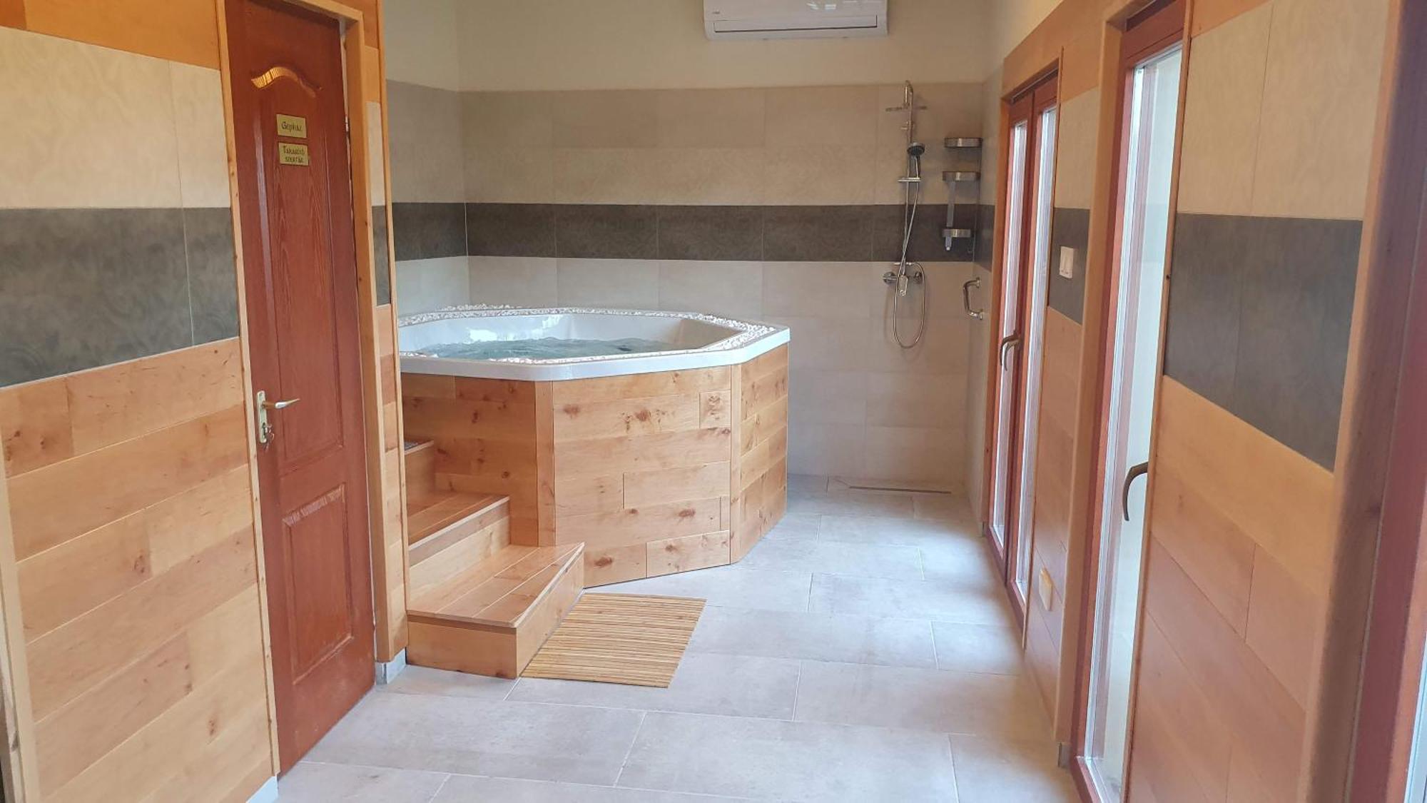 مبيت وإفطار ميسكولك Palantir Panzio المظهر الخارجي الصورة